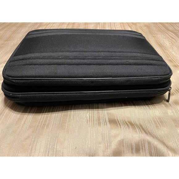 Zero Halliburton 3 Zip Compartment Business/Computer Bag with Shoulder Strap - Picture 6 of 10